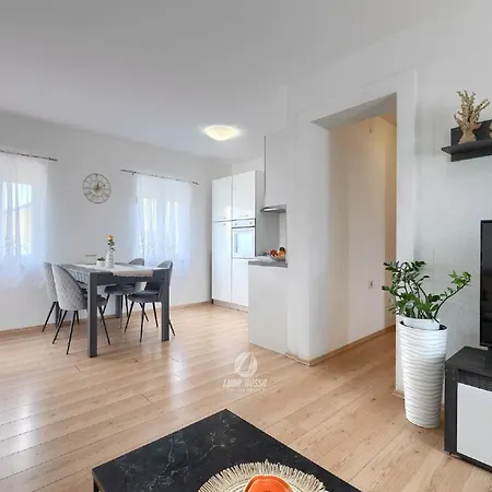 House In Iki I With Pool And Gym Feriehus Pula