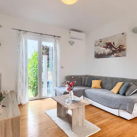 House In Iki I With Pool And Gym *