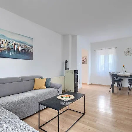 House In Iki I With Pool And Gym بولا