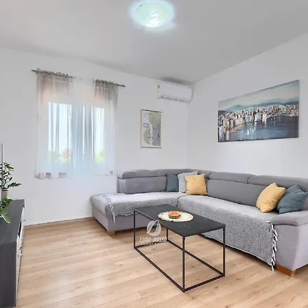 House In Iki I With Pool And Gym Feriehus