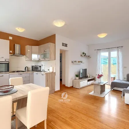 House In Iki I With Pool And Gym *