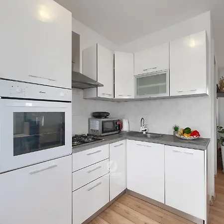 House In Iki I With Pool And Gym