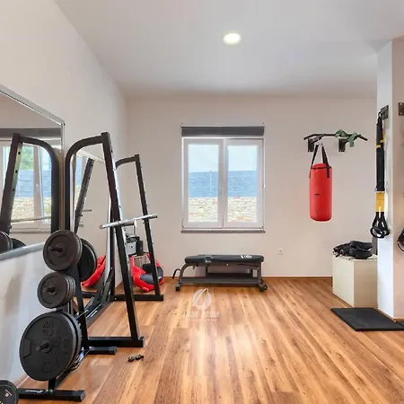 House In Iki I With Pool And Gym * بولا