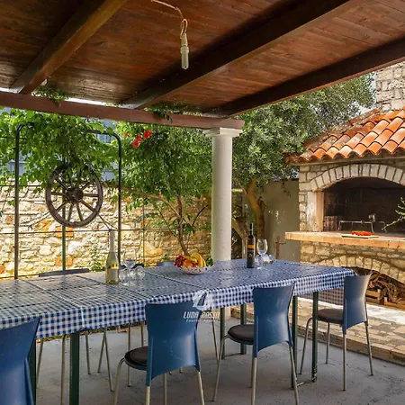 Comfortable House With Private Swimming Pool * Πούλα