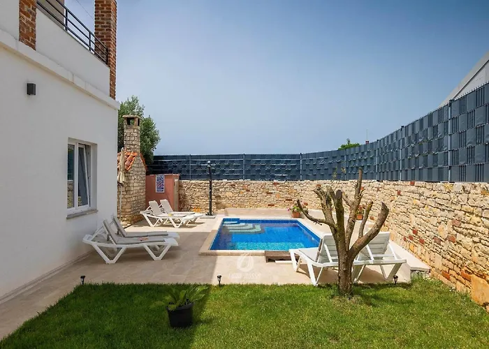House In Iki I With Pool And Gym Feriehus