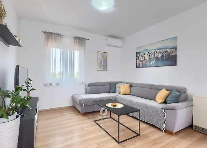 House In Iki I With Pool And Gym Feriehus
