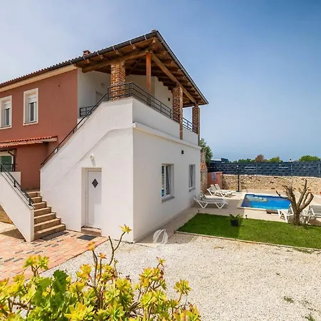 Comfortable House With Private Swimming Pool Hébergement de vacances