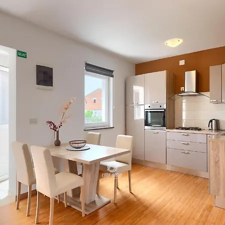 Hébergement de vacances Comfortable House With Private Swimming Pool Pula