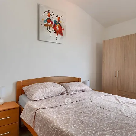 Hébergement de vacances Comfortable House With Private Swimming Pool *