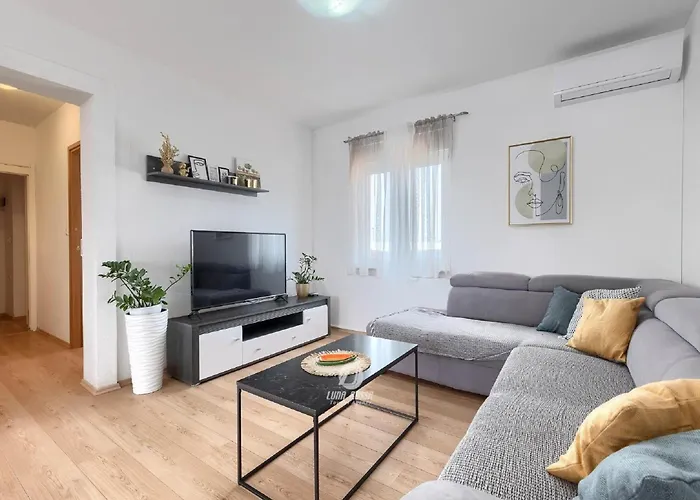 Будинок відпочинку House In Iki I With Pool And Gym