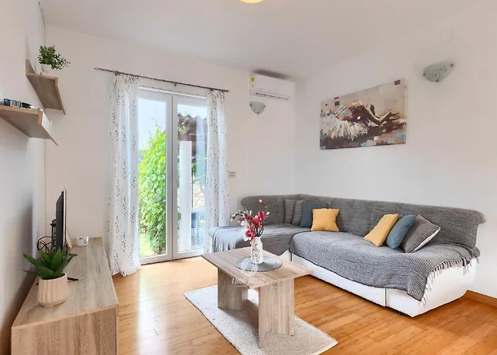 House In Iki I With Pool And Gym *