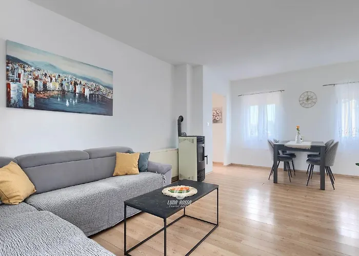 House In Iki I With Pool And Gym Пула