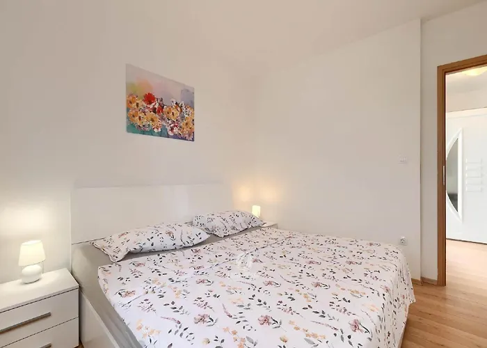 House In Iki I With Pool And Gym Будинок відпочинку *