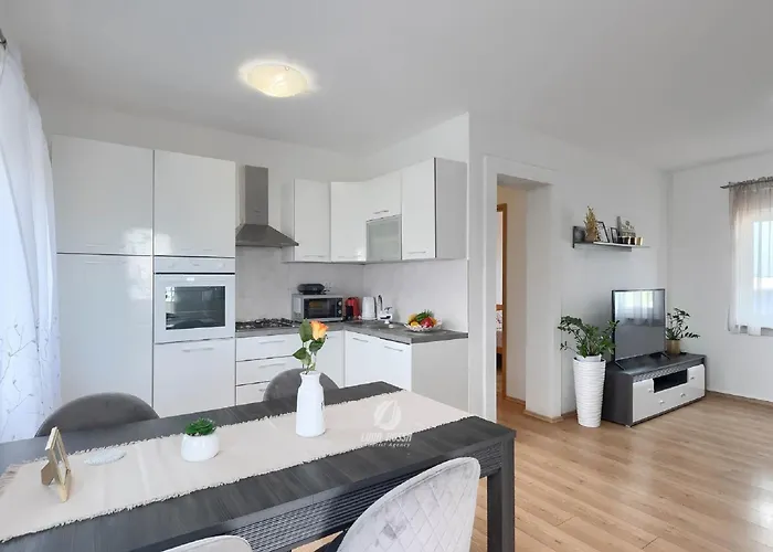 Будинок відпочинку House In Iki I With Pool And Gym *