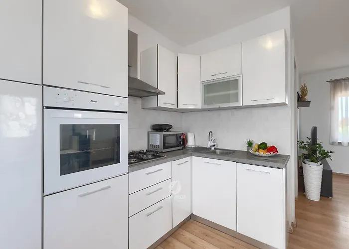 House In Iki I With Pool And Gym