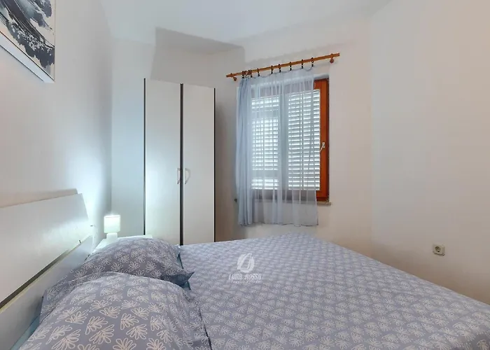 House In Iki I With Pool And Gym Pula