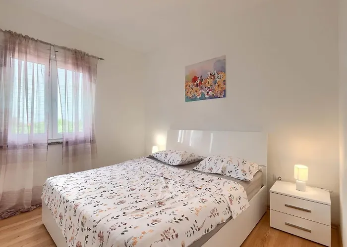 House In Iki I With Pool And Gym Holiday home Pula