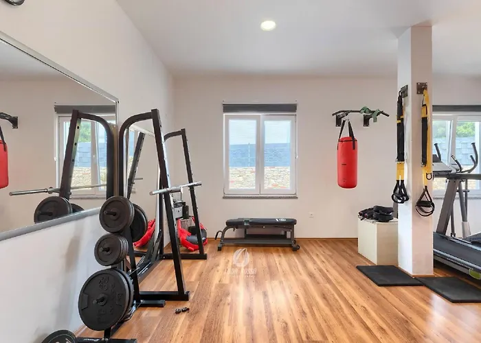 House In Iki I With Pool And Gym * Pula