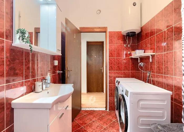 House In Iki I With Pool And Gym Будинок відпочинку *