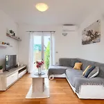 Holiday home House In Iki I With Pool And Gym